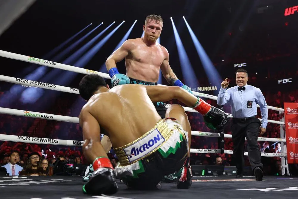 Canelo derrubou Munguia no 4R após belo uppercut