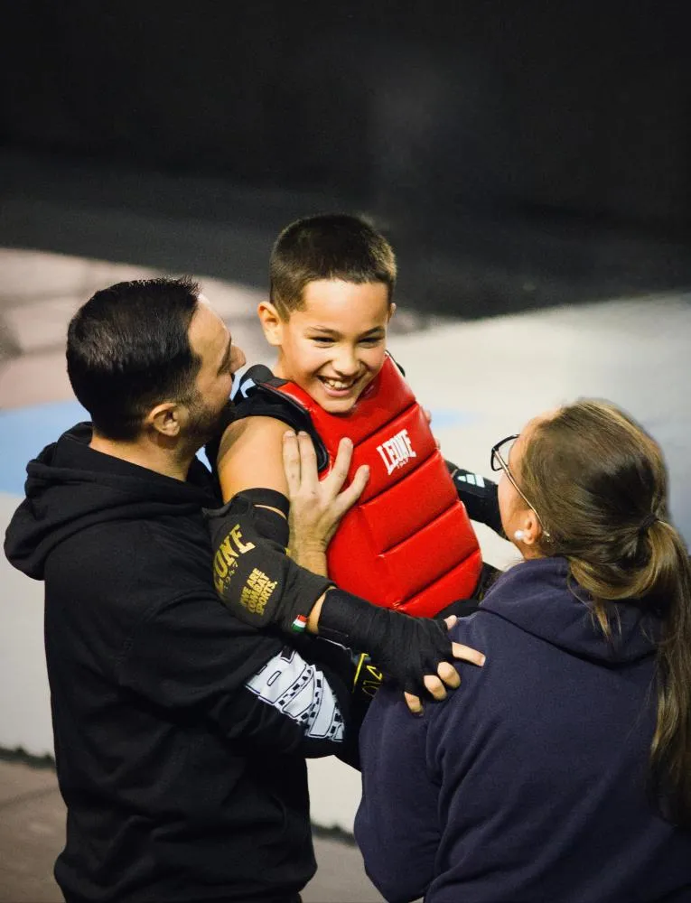 Imagem ROSTOS E COMBATES 