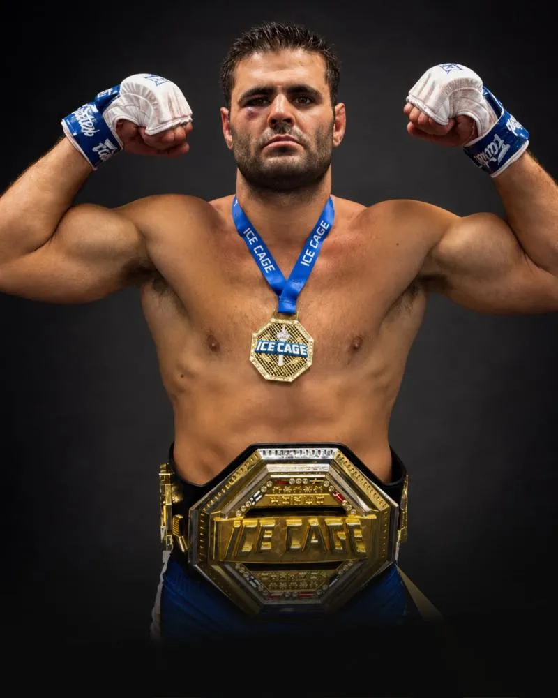 André Fialho é o novo campeão do Ice Cage Fighting